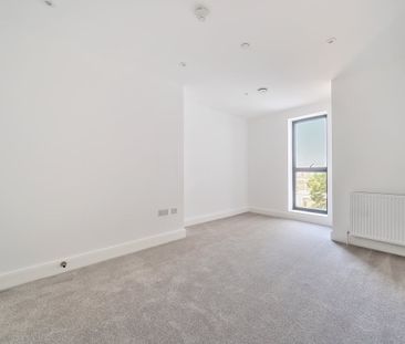3 bedroom flat to rent - Photo 5