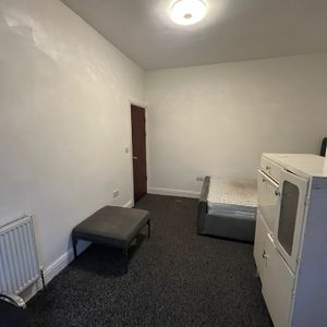 Room in a Shared House, Mitford Place, LS12 - Photo 2