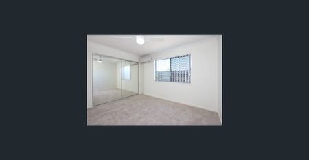 Modern Townhouse in an Excellent location - Photo 4