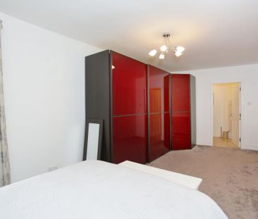 3 bedroom flat to rent - Photo 4