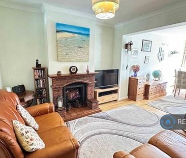 3 bedroom semi-detached house to rent - Photo 2