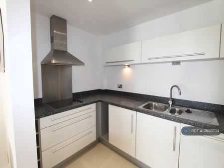 2 bedroom flat to rent - Photo 4