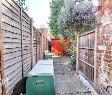 2 bedroom townhouse to rent - Photo 4