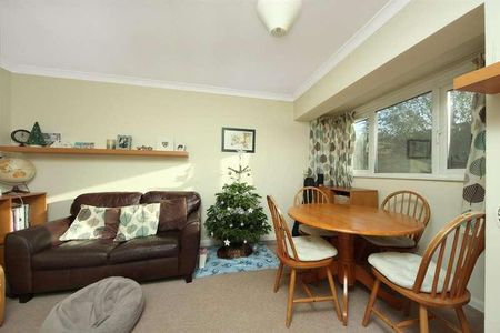 Glencairn Drive, W5 - Photo 2