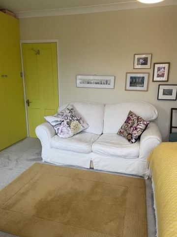 A beautiful very large double bedroom - Photo 3