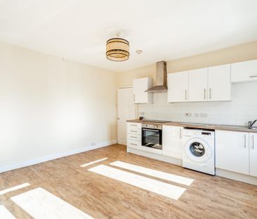 2 bedroom maisonette to rent - Photo 2