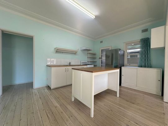 Beachside Living - Spacious Three-Bedroom Home in Prime Ettalong Location - Photo 1