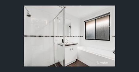 Charming Family Home - Photo 2