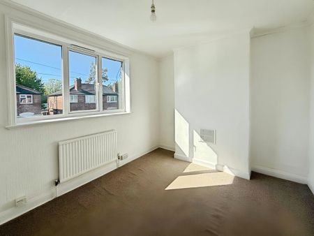 4 bedroom semi-detached house to rent - Photo 2