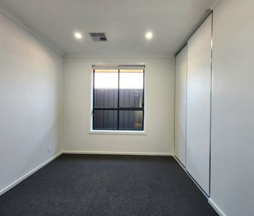 Cosy Coastal Home - Photo 5