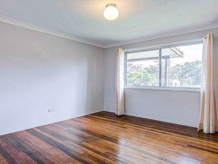 Spacious 5 Bedroom Family Home with Multiple Living Areas - Photo 5