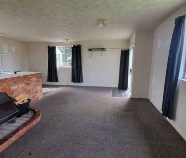 2 Bedrooms on Gonville Ave - Photo 2