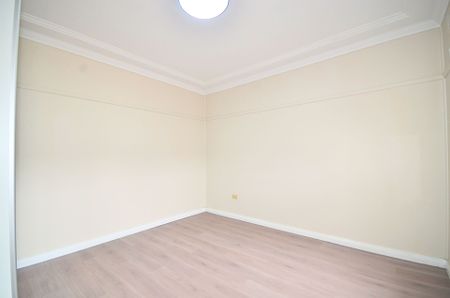 Renovated 2 Bedroom House!! - Photo 3