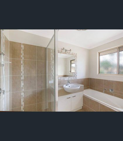 Modern Comfort and Convenience in the Heart of Toowoomba - Photo 3