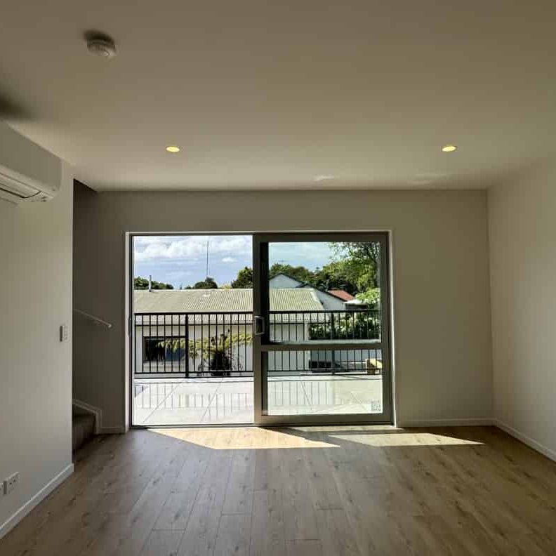 Lovely modern townhouse - Photo 1