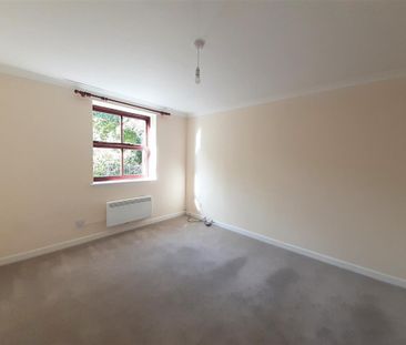 1 bed Apartment To Let - Photo 6