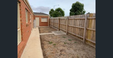 Close to Watergardens Station/Shopping Centre - Photo 2