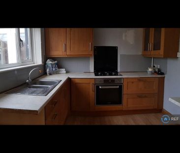 3 bedroom semi-detached house to rent - Photo 6