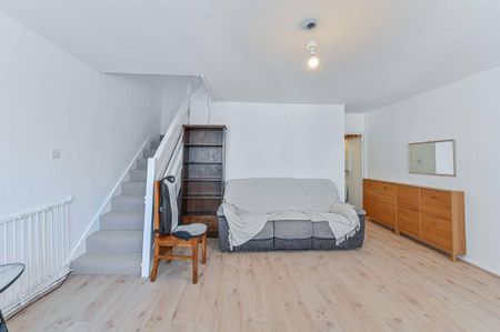 3 bedroom maisonette to rent - Photo 2