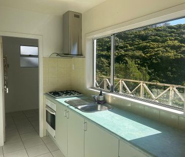 Private one bedroom flat with great sun! - Photo 6