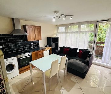 Room in a Shared Flat, London, SW8 - Photo 4