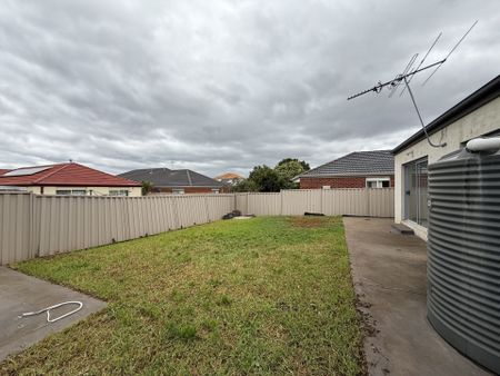 Please contact catie@sweeneyea.com.au for private inspections. - Photo 4