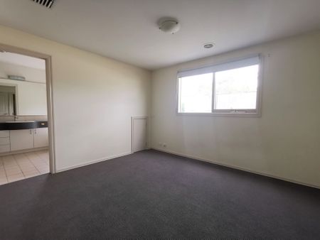 Ideal Home with Perfect Location&comma; Walking Distance to Box Hill Central&excl; - Photo 3