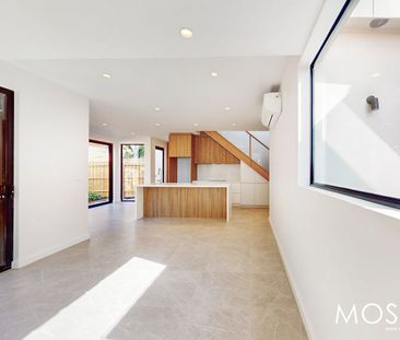 Stylish and Spacious Townhouse in Thornbury - Photo 5