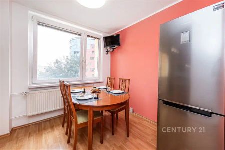 Prostorné 3+1 se zasklenou lodžií přímo u parku Podvinný mlýn - Photo 4