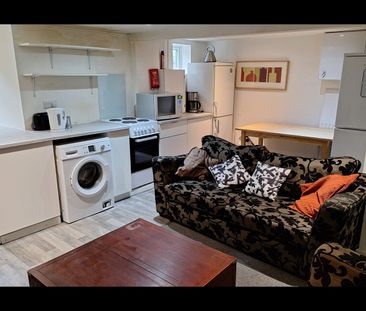Room in a Shared House, Beechwood View, LS4 - Photo 2