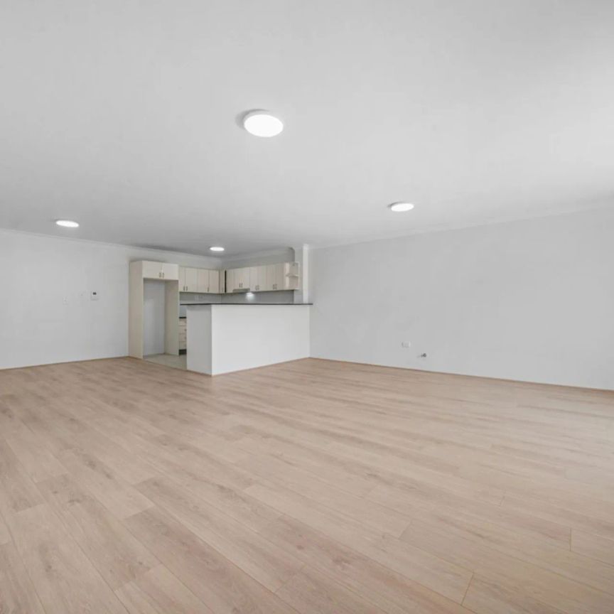Oversized 3-Bedroom Apartment in Prime Auburn Location - Photo 1