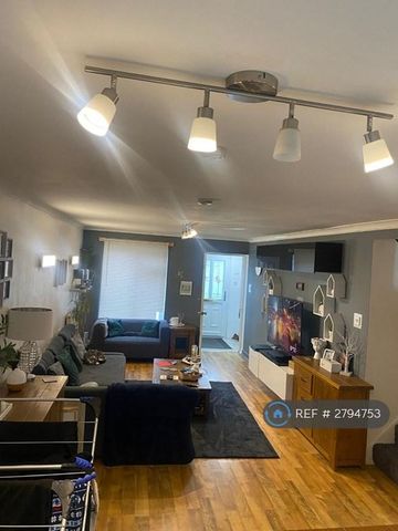 4 bedroom terraced house to rent - Photo 3