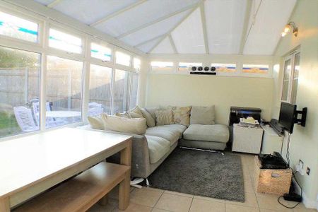 3 bedroom semi-detached house to rent - Photo 2