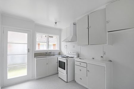 CENTRAL FLAT FERGUSSON DRIVE - GREAT LOCATION - Photo 5