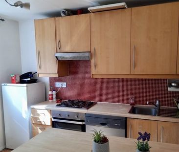 Room in a Shared House, Southmead Road, SW19 - Photo 5