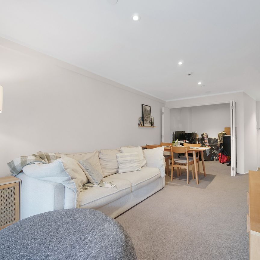 Sunny 1-Bedroom + Study Apartment with Car Park & Facilities - Photo 1