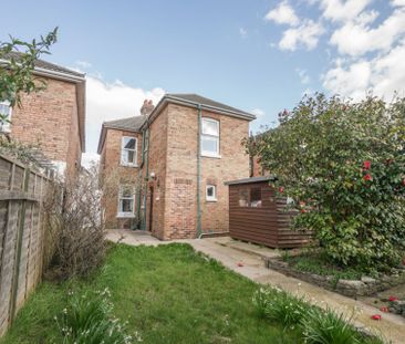 4 Bedroom House To Rent in Charminster - £1,920 pcm Tenancy Info - Photo 4