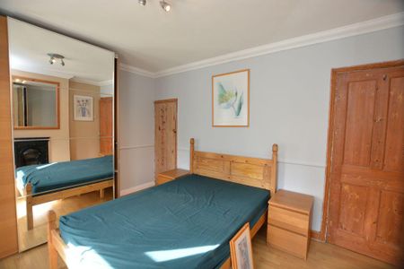 3 bedroom terraced house to rent - Photo 4