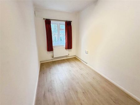 3 bedroom flat to rent - Photo 2