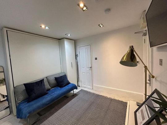 Studio to rent - Photo 1