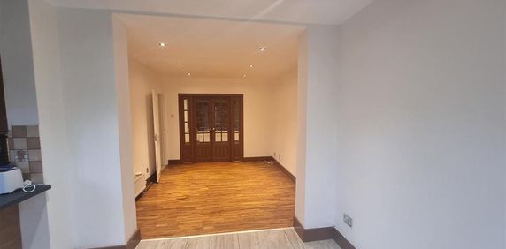 4 bedroom semi-detached house to rent - Photo 2