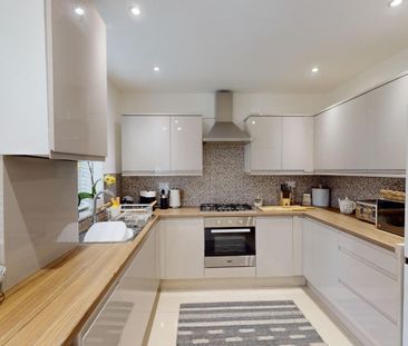 3 bedroom House To Let - Photo 2