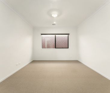 Modern Family Living in Everley Estate - Photo 5