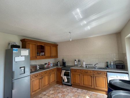 3 bedroom end of terrace house to rent - Photo 3