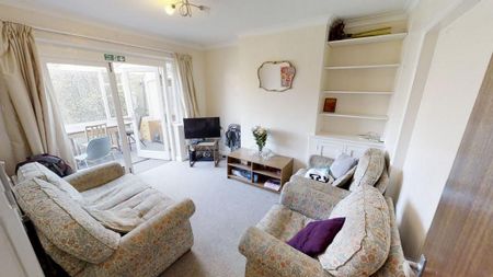 4 bedroom semi-detached house to rent - Photo 5