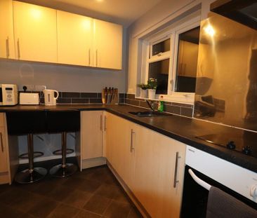 1 bedroom in a flat share to rent - Photo 2