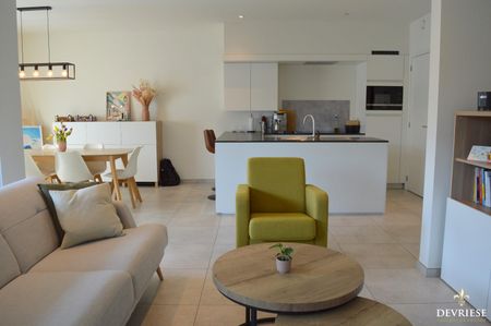 Ruim appartement in Wevelgem met vlotte bereikbaarheid - Photo 2