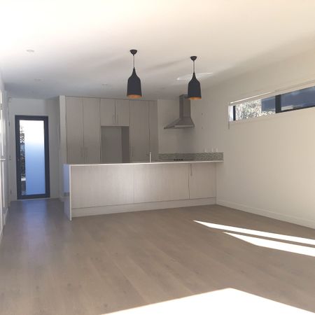 Lovely Townhouse in Point England - Photo 2