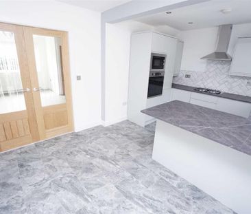 3 bedroom semi-detached house to rent - Photo 5