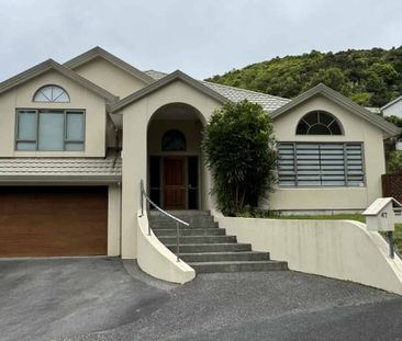 IMMACULATELY PRESENTED FOUR BEDROOM FAMILY HOME: - Photo 5